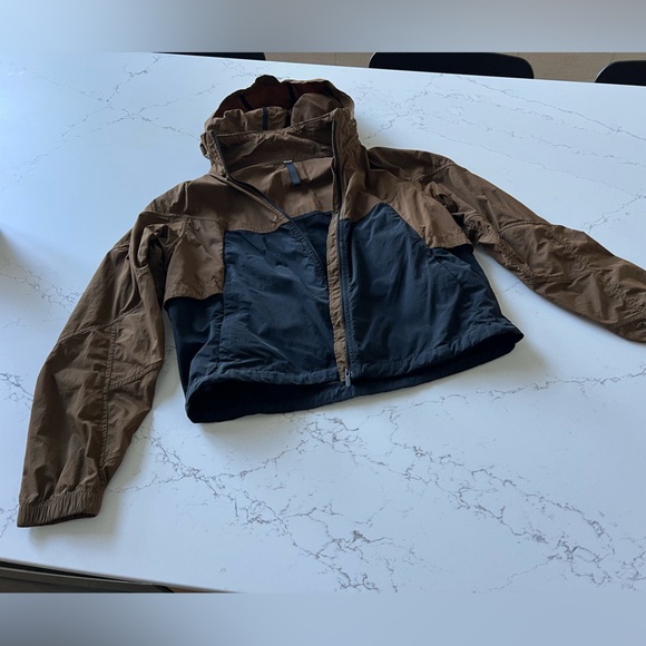 Lululemon Evergreen Cropped Full-Zip Hoodie - Picture 11 of 11